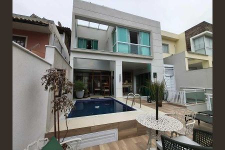 Casa à venda com 137m², 4 quartos e 2 vagas