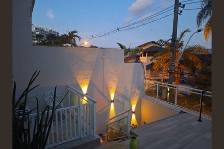 Casa à venda com 137m², 4 quartos e 2 vagas