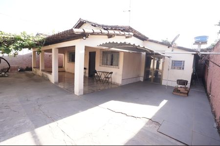 Casa à venda com 208m², 4 quartos e 6 vagas