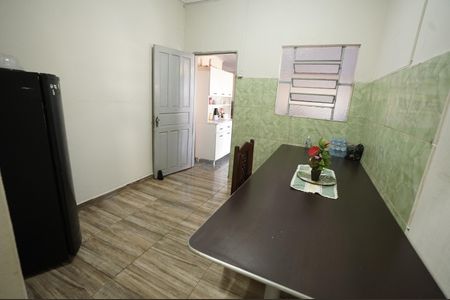 Casa à venda com 208m², 4 quartos e 6 vagas