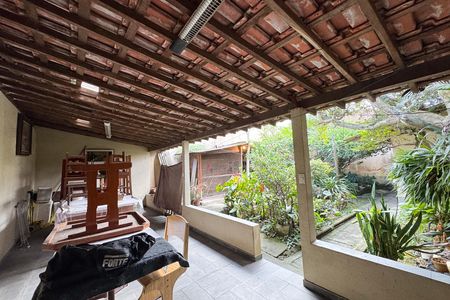 Casa à venda com 300m², 2 quartos e 2 vagas Casa à venda com 300m², 2 quartos e 2 vagasÁrea - Churrasqueira