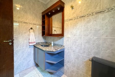 Casa à venda com 300m², 2 quartos e 2 vagas Casa à venda com 300m², 2 quartos e 2 vagasBanheiro Social