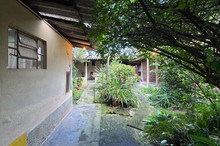 Casa à venda com 300m², 2 quartos e 2 vagas Casa à venda com 300m², 2 quartos e 2 vagasQuintal