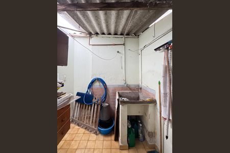 Casa à venda com 300m², 2 quartos e 2 vagas Casa à venda com 300m², 2 quartos e 2 vagasÁrea de Serviço