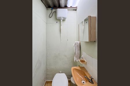 Casa à venda com 300m², 2 quartos e 2 vagas Casa à venda com 300m², 2 quartos e 2 vagasBanheiro de Serviço