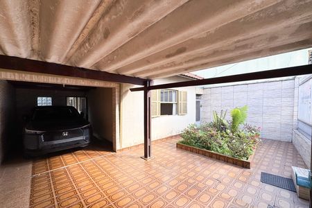 Casa à venda com 300m², 2 quartos e 2 vagas Casa à venda com 300m², 2 quartos e 2 vagasGaragem
