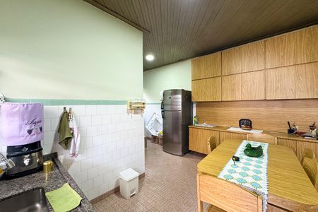 Casa à venda com 300m², 2 quartos e 2 vagas Casa à venda com 300m², 2 quartos e 2 vagasCozinha