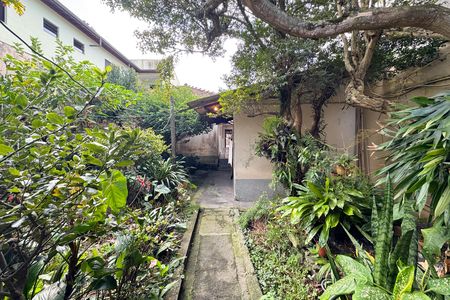 Casa à venda com 300m², 2 quartos e 2 vagas Casa à venda com 300m², 2 quartos e 2 vagasQuintal