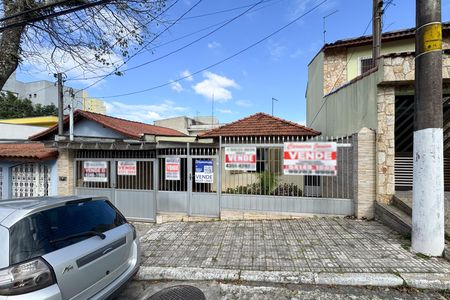Casa à venda com 300m², 2 quartos e 2 vagas Casa à venda com 300m², 2 quartos e 2 vagasFachada