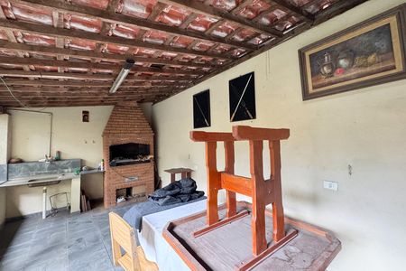 Casa à venda com 300m², 2 quartos e 2 vagas Casa à venda com 300m², 2 quartos e 2 vagasÁrea - Churrasqueira