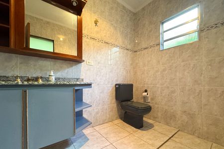 Casa à venda com 300m², 2 quartos e 2 vagas Casa à venda com 300m², 2 quartos e 2 vagasBanheiro Social