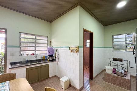 Casa à venda com 300m², 2 quartos e 2 vagas Casa à venda com 300m², 2 quartos e 2 vagasCozinha