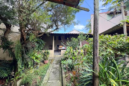 Casa à venda com 300m², 2 quartos e 2 vagas Casa à venda com 300m², 2 quartos e 2 vagasQuintal