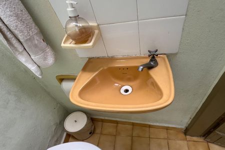 Casa à venda com 300m², 2 quartos e 2 vagas Casa à venda com 300m², 2 quartos e 2 vagasBanheiro de serviço