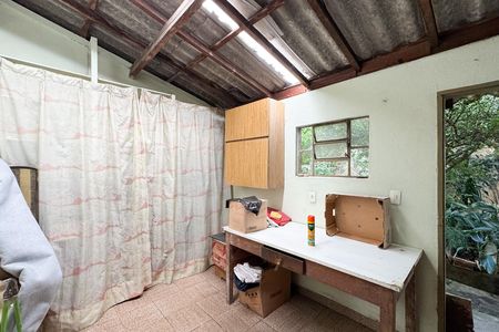 Casa à venda com 300m², 2 quartos e 2 vagas Casa à venda com 300m², 2 quartos e 2 vagasQuarto de Serviço