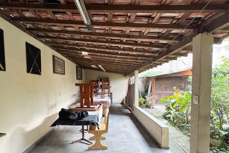 Casa à venda com 300m², 2 quartos e 2 vagas Casa à venda com 300m², 2 quartos e 2 vagasÁrea - Churrasqueira