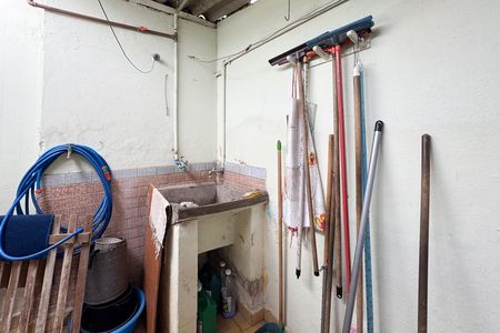 Casa à venda com 300m², 2 quartos e 2 vagas Casa à venda com 300m², 2 quartos e 2 vagasÁrea de Serviço