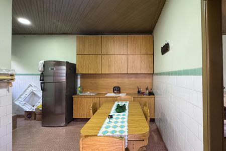 Casa à venda com 300m², 2 quartos e 2 vagas Casa à venda com 300m², 2 quartos e 2 vagasCozinha