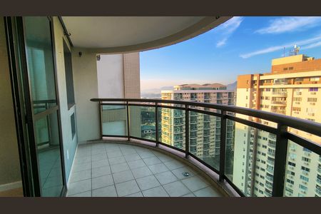 Apartamento para alugar com 103m², 3 quartos e 2 vagas Apartamento para alugar com 103m², 3 quartos e 2 vagasVaranda