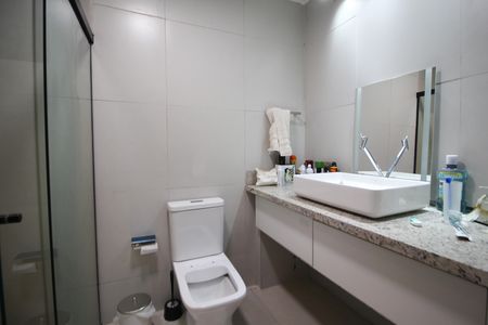 Casa à venda com 138m², 2 quartos e 2 vagas Casa à venda com 138m², 2 quartos e 2 vagasBanheiro