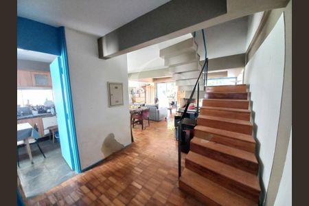 Casa à venda com 157m², 3 quartos e 2 vagas