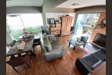 Casa à venda com 157m², 3 quartos e 2 vagas