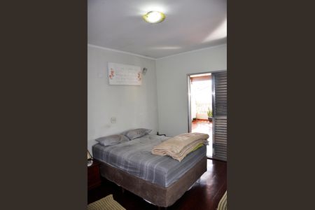 Casa à venda com 126m², 3 quartos e 2 vagas Casa à venda com 126m², 3 quartos e 2 vagasDetalhe - Quarto 01 com Suíte e Varanda