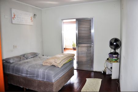 Casa à venda com 126m², 3 quartos e 2 vagas Casa à venda com 126m², 3 quartos e 2 vagasDetalhe - Quarto 01 com Suíte e Varanda