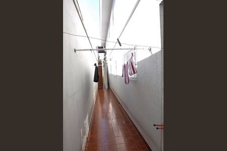 Casa à venda com 126m², 3 quartos e 2 vagas Casa à venda com 126m², 3 quartos e 2 vagasDetalhe - Corredor Externo
