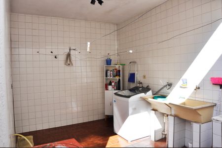 Casa à venda com 126m², 3 quartos e 2 vagas Casa à venda com 126m², 3 quartos e 2 vagasDetalhe - Área de Serviço
