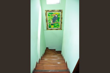 Casa à venda com 126m², 3 quartos e 2 vagas Casa à venda com 126m², 3 quartos e 2 vagasDetalhe - Escada Quartos