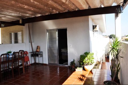 Casa à venda com 126m², 3 quartos e 2 vagas Casa à venda com 126m², 3 quartos e 2 vagasDetalhe - Varanda