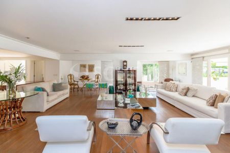 Casa à venda com 874m², 4 quartos e 6 vagas