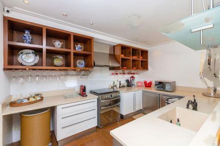 Casa à venda com 874m², 4 quartos e 6 vagas