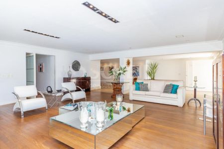 Casa à venda com 874m², 4 quartos e 6 vagas