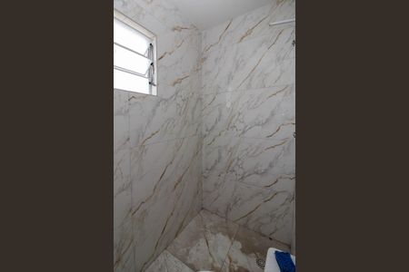 Banheiro de casa para alugar com 1 quarto, 36m² em Jardim Miriam, São Paulo