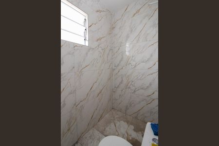 Banheiro de casa para alugar com 1 quarto, 36m² em Jardim Miriam, São Paulo