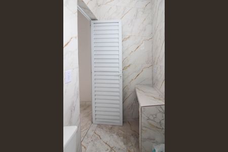 Banheiro de casa para alugar com 1 quarto, 36m² em Jardim Miriam, São Paulo