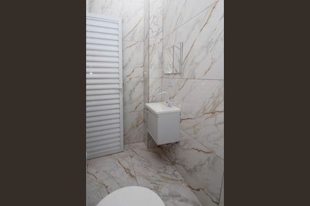 Banheiro de casa para alugar com 1 quarto, 35m² em Jardim Miriam, São Paulo