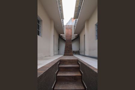 Entrada  de casa para alugar com 1 quarto, 35m² em Jardim Miriam, São Paulo