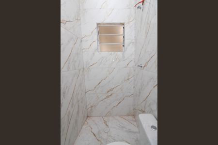 Banheiro de casa para alugar com 1 quarto, 35m² em Jardim Miriam, São Paulo