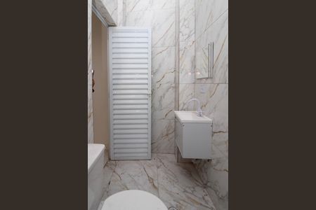 Banheiro de casa para alugar com 1 quarto, 35m² em Jardim Miriam, São Paulo