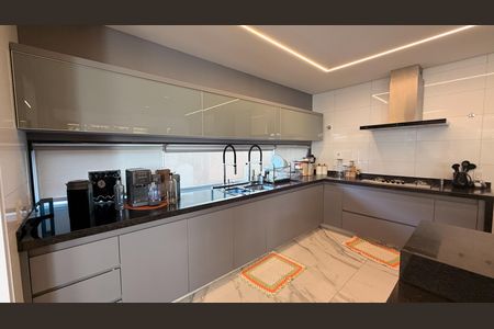 Casa de condomínio à venda com 510m², 5 quartos e 4 vagasCozinha