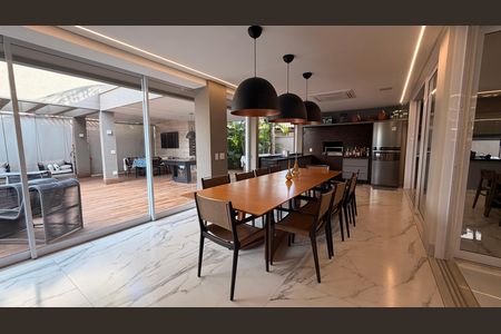 Casa de condomínio à venda com 510m², 5 quartos e 4 vagas Casa de condomínio à venda com 510m², 5 quartos e 4 vagasSala de Jantar