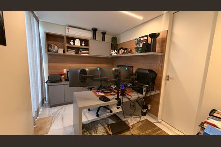 Casa de condomínio à venda com 510m², 5 quartos e 4 vagas Casa de condomínio à venda com 510m², 5 quartos e 4 vagasEscritório