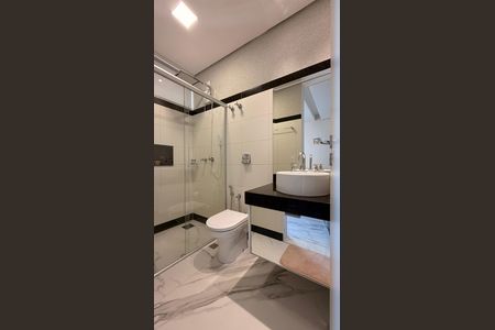 Casa de condomínio à venda com 510m², 5 quartos e 4 vagas Casa de condomínio à venda com 510m², 5 quartos e 4 vagasBanheiro da Suíte 1