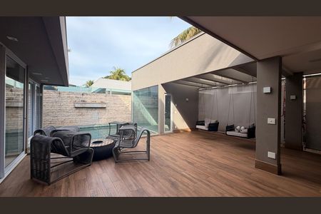 Casa de condomínio à venda com 510m², 5 quartos e 4 vagas Casa de condomínio à venda com 510m², 5 quartos e 4 vagasÁrea externa