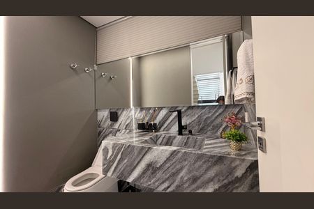 Casa de condomínio à venda com 510m², 5 quartos e 4 vagas Casa de condomínio à venda com 510m², 5 quartos e 4 vagasLavabo