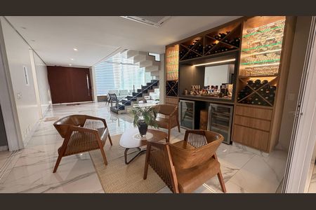 Casa de condomínio à venda com 510m², 5 quartos e 4 vagas Casa de condomínio à venda com 510m², 5 quartos e 4 vagasAdega