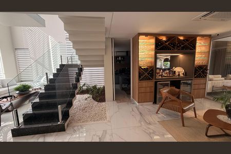 Casa de condomínio à venda com 510m², 5 quartos e 4 vagas Casa de condomínio à venda com 510m², 5 quartos e 4 vagasEscada